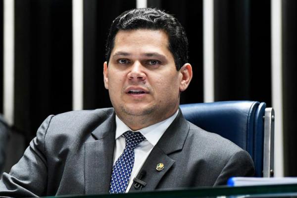 Alcolumbre volta a defender CPMI das Fake News