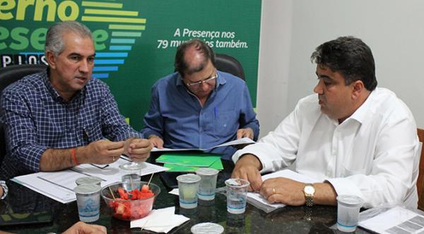 Prefeito de Camapuã pede reforma de ginásio e abatedouro municipal