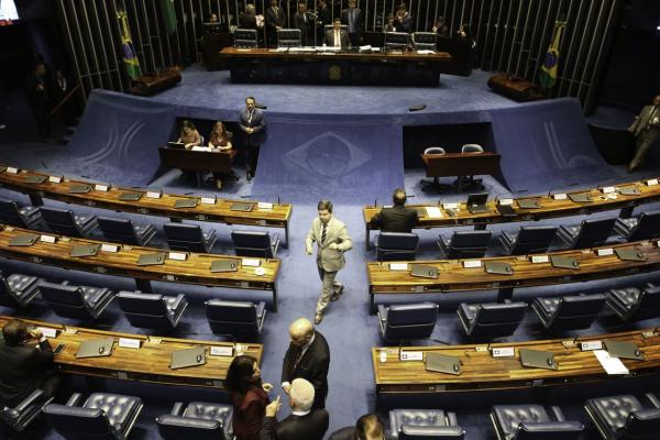 Senado deve concluir terça-feira votação de mudanças na Previdência
