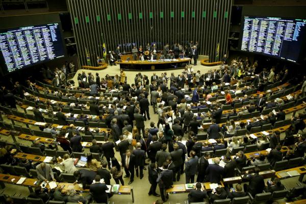Câmara aprova PL com medidas de contenção do coronavírus no Brasil