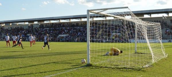Corumbaense vence e melhora posição na tabela