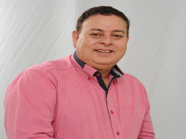 Jeovani Vieira recebe prêmio de vereador mais atuante de Jateí
