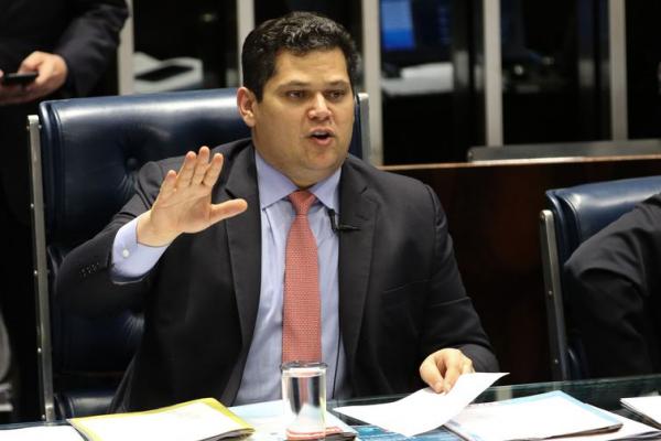 Proposta de socorro a estados prevê congelamento de salários até 2021