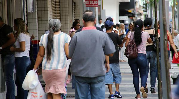 Salário dos servidores estaduais já está disponível e deve movimentar o comércio no Dia das Mães