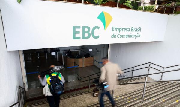Governo abre estudos para parcerias e privatização da EBC