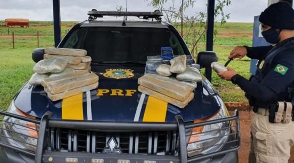 PRF apreende 20,8 Kg de maconha e 3,3 Kg de skunk com passageiro de ônibus