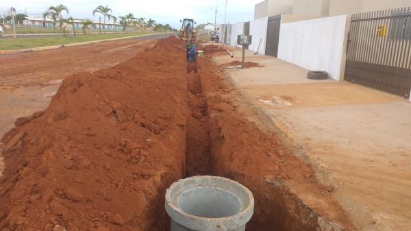 Obras de ampliação da rede de esgoto avançam no município