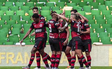 Flamengo x Fluminense: Fla vence ida; volta será na 4ª com transmissão do SBT