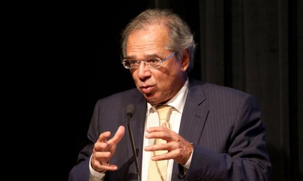 Brasil está oficialmente saindo da recessão, afirma ministro
