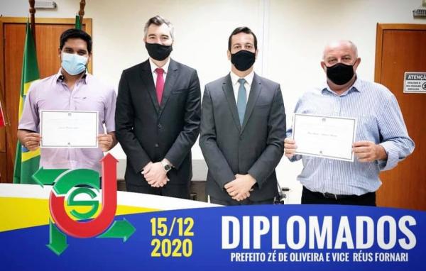 Rafael foi diplomado no lugar do pai Zé de Oliveira