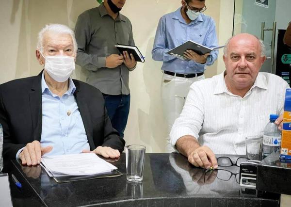 Prefeito Zé de Oliveira prestigiou o início dos trabalhos legislativos de 2021 