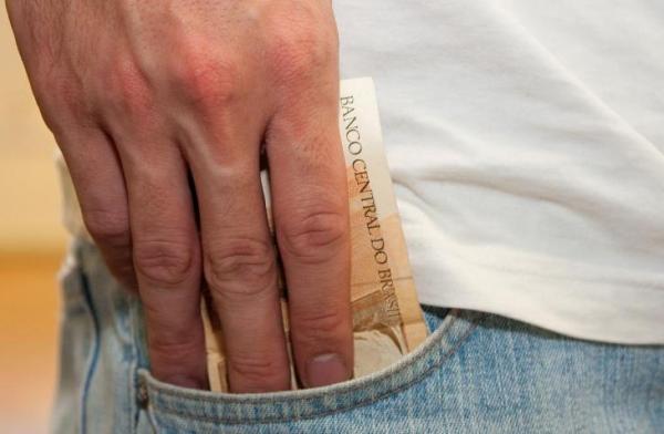 Governo paga R$ 392 milhões em salários na segunda-feira