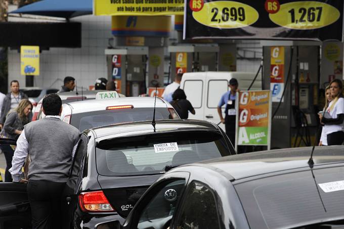 Petrobras reduz preço da gasolina em 3,2% 