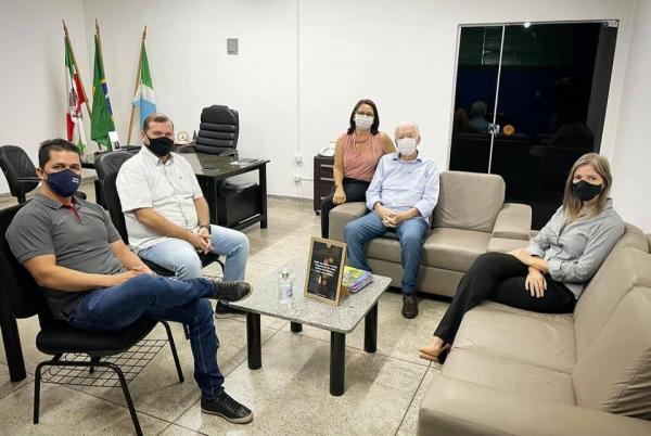 Zé de Oliveira recebeu visita de cortesia de Natel Moraes 