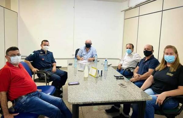 Zé e Réus reúnem-se com equipe da saúde para tratar sobre a pandemia 