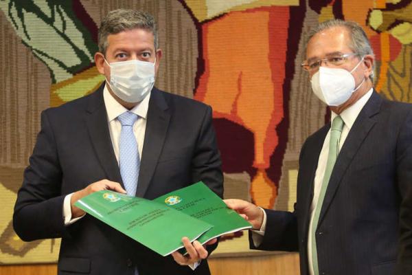 Governo propõe restringir desconto simplificado do IR a quem recebe até R$ 40 mil por ano