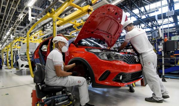 Produção industrial volta a crescer e recupera nível pré-pandemia
