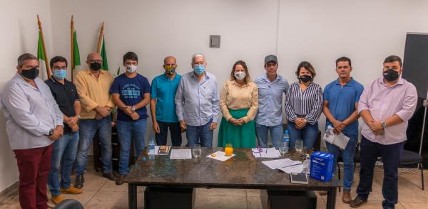 Zé de Oliveira e Réus Fornari fazem prestação de contas a vereadores