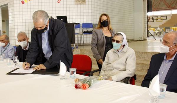 Governador anuncia recursos para criação do Hospital do Idoso