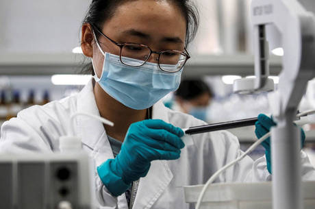 Tosse e coriza levam à busca de teste rápido de covid, indica estudo