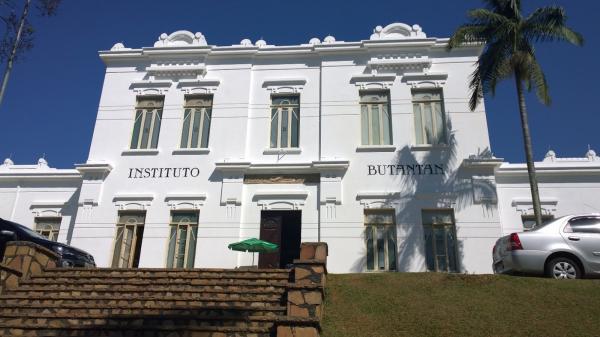 SP recebe matéria-prima para 7 milhões de doses da CoronaVac