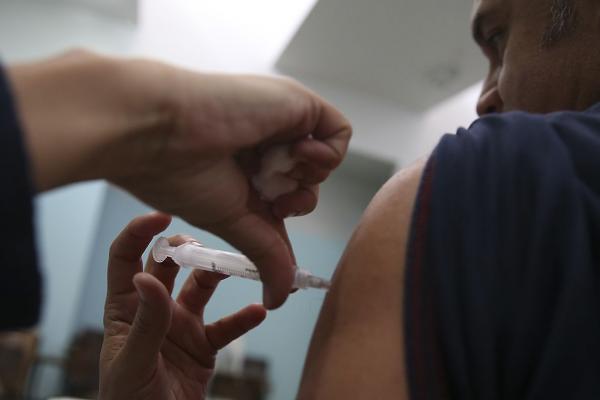 Brasil tem mais de 122 milhões de pessoas vacinadas pelo menos com a primeira dose