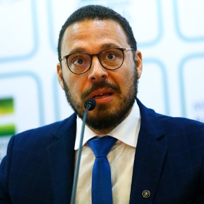 “3ª dose é para ontem”, diz infectologista da Fiocruz sobre vacinação de idosos