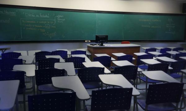 Fiocruz: vacinar adolescentes evitará fechamento de salas de aula