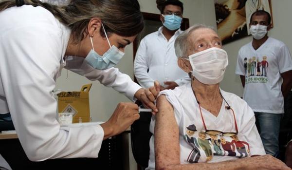 Covid-19: Mato Grosso do Sul será 1.º Estado a começar aplicação da terceira dose da vacina em idosos