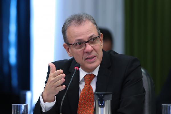 Ministro pede envolvimento da sociedade para evitar racionamento