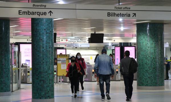 Covid-19: mortes recuam 30,4% e atingem menor média no ano
