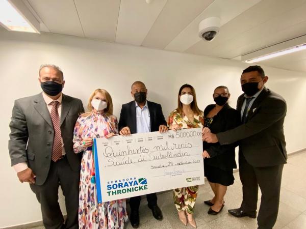 Soraya entrega R$ 500 mil à prefeita de Sidrolândia e ouve novas demandas