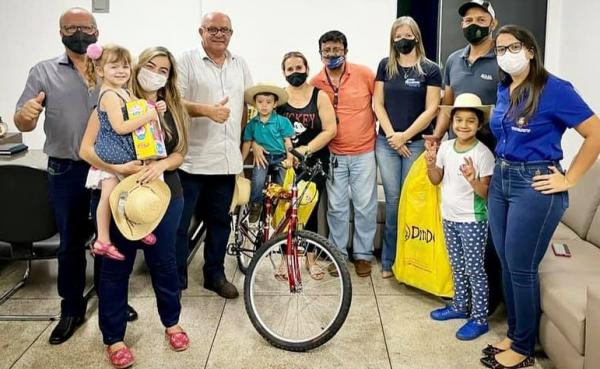 Vice-prefeito participa de premiação da Campanha Adote um Ipê