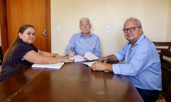 Prefeito Zé de Oliveira anuncia pagamento no Dia do Servidor Público