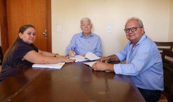 Dia do Servidor: Prefeito Zé de Oliveira homenageia funcionalismo