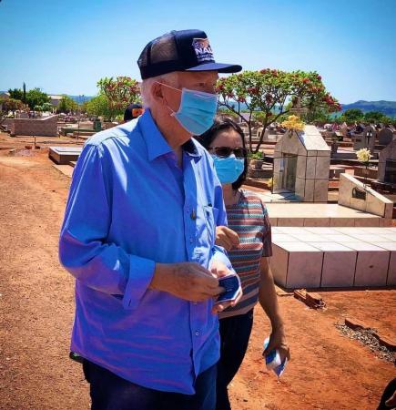 Prefeito Zé de Oliveira visita cemitérios e elogia trabalho da Secretaria de Obras
