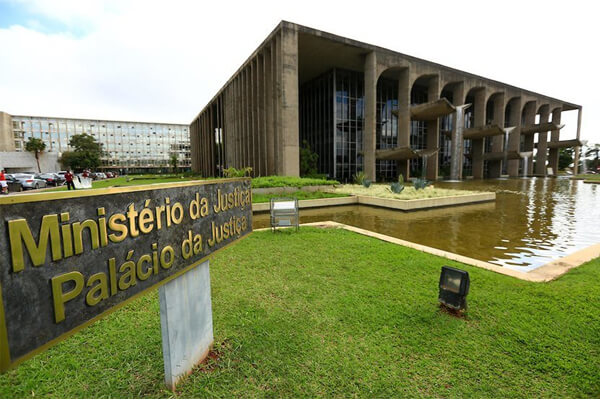MJ arrecada mais de R$ 100 milhões com leilões de bens apreendidos