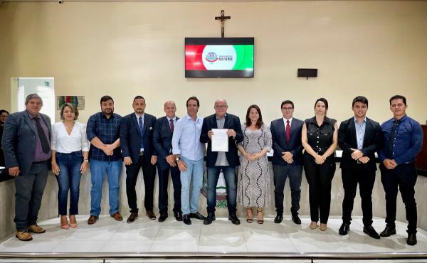 Câmara Municipal empossa Réus Fornari prefeito de Rio Verde