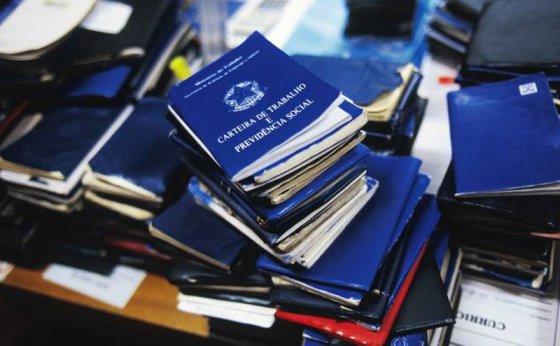 Desemprego recua para 12,6% e atinge 13,5 milhões no 3º trimestre