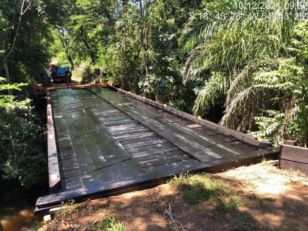 Prefeitura entrega ponte sobre o córrego Santo Antonio