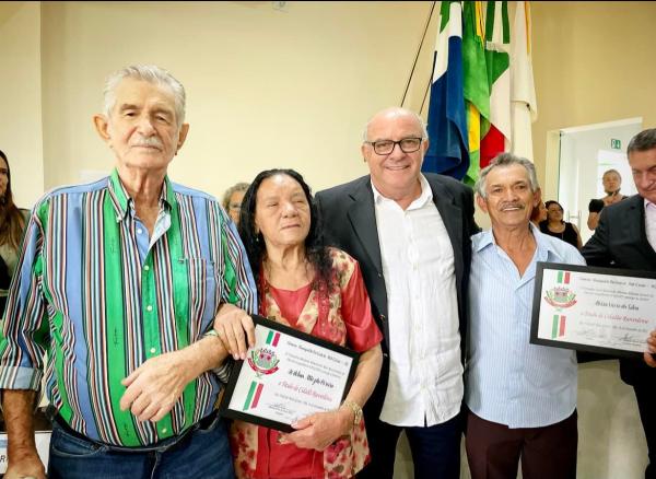 Prefeito Réus prestigiou solenidade de entrega de títulos de cidadão rio-verdense