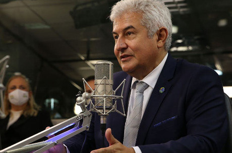 Brasil será independente na produção de vacina em 2022, diz ministro