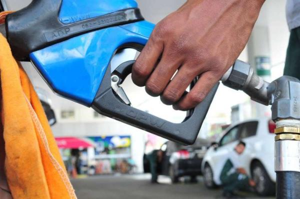 Alta do petróleo deve forçar reajustes dos combustíveis nos próximos dias