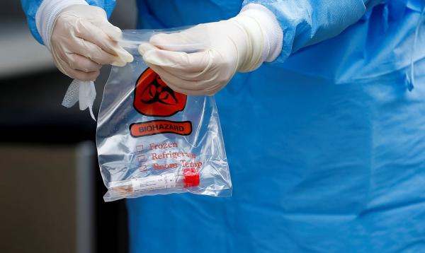 Saldo de 10 mil mortes mostra que pandemia não acabou e que é necessário concluir vacinação