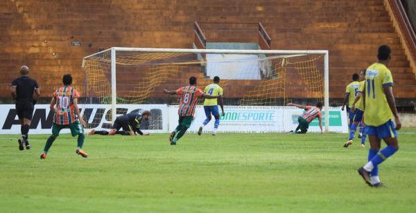 Coxim sofre goleada e é rebaixado