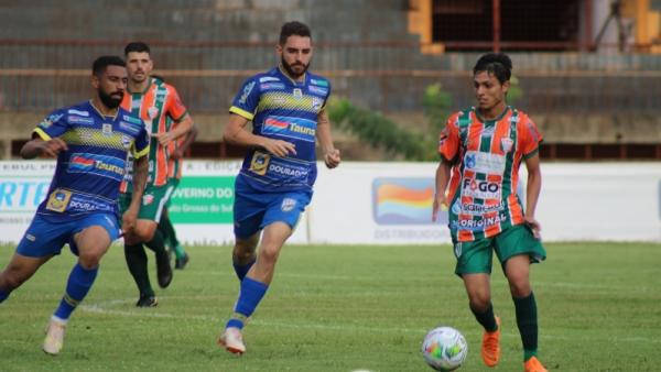 Crec e Naviraiense vencem fora na abertura do hexagonal