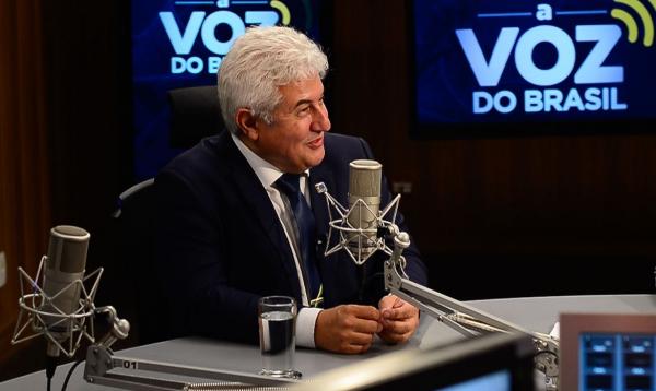 Vacina brasileira de RNA de 3ª geração está adiantada, diz ministro