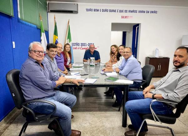 Prefeito Réus se reúne com secretariado e pede empenho em prol da população