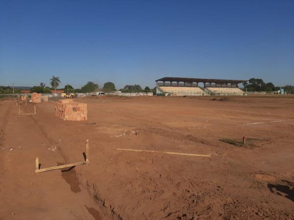 Prefeitura inicia construção da base para receber arena esportiva do Governo do Estado