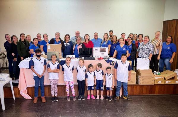 Gestão Réus Fornari equipa estudantes da Rede Municipal de Ensino 